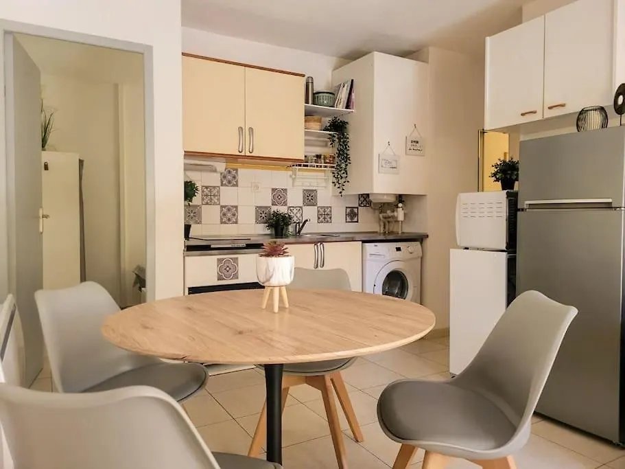 Appartement 5 Couchages + Jardin A 150M Des Plages Saint-Raphaël 0*,  フランス